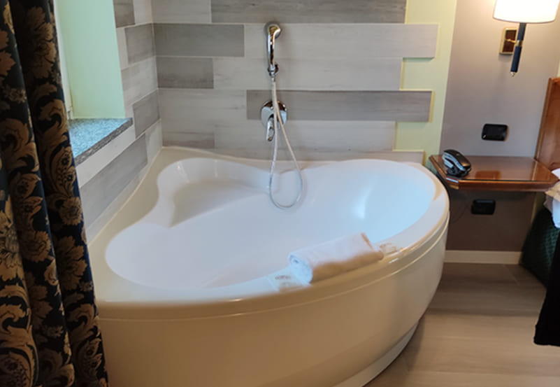 Suite Sensation Idro L Terrazza sulla Scogliera con Altalena - Immagine 2